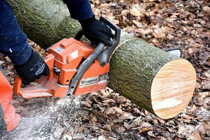 How To Lower The Compression On A Chainsaw For Better Cutting