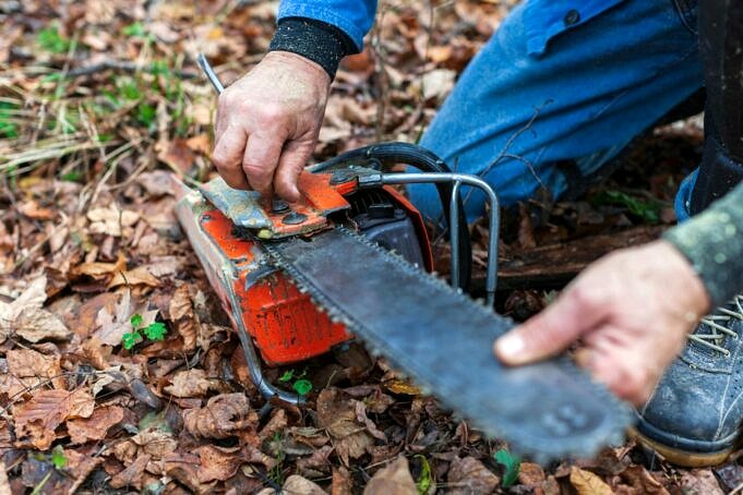 Six Easy Steps To Fix A Stretched Chainsaw Chain